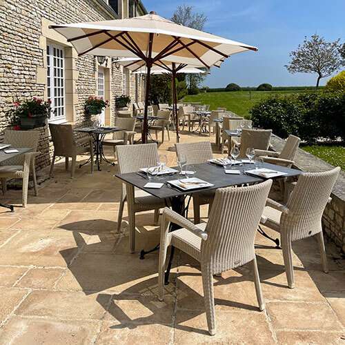 Terrasse du bar à la Ferme de la Rançonnière