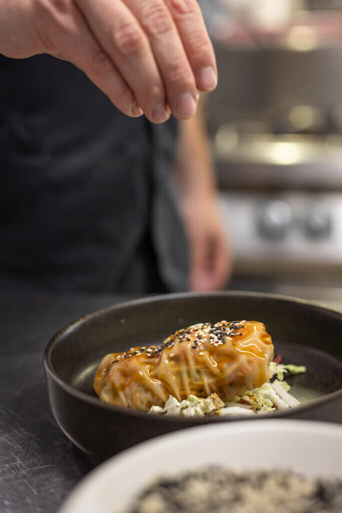 Preparation of the spring roll of the Ferme de la Ranconniere restaurant in Normandy