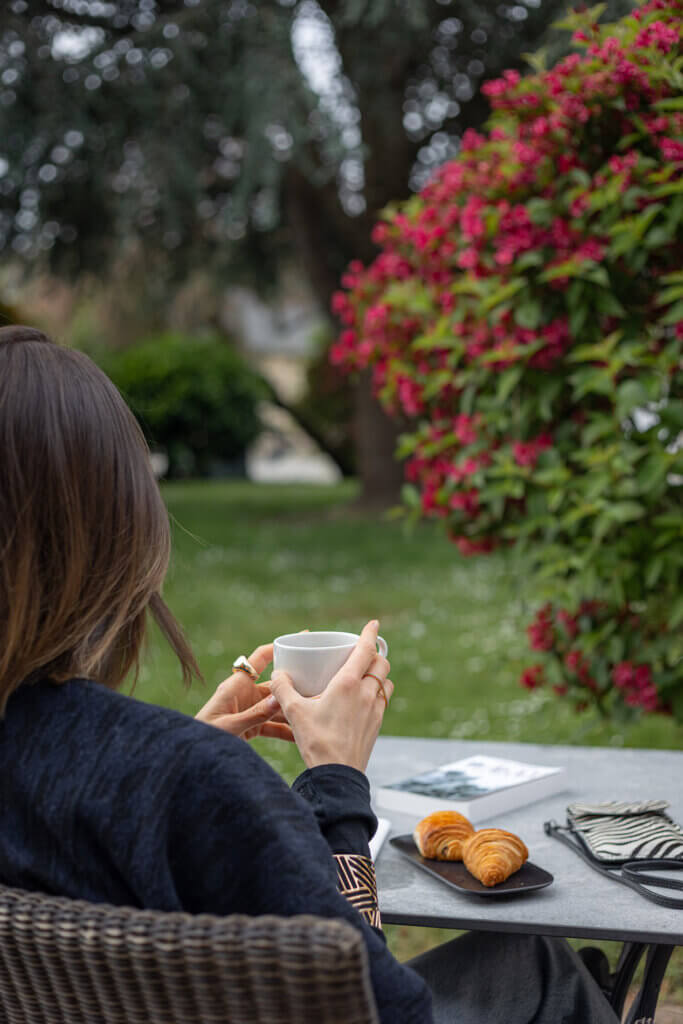Terrace coffee in the middle of the flowers of the firm hotel in La Ranconniere