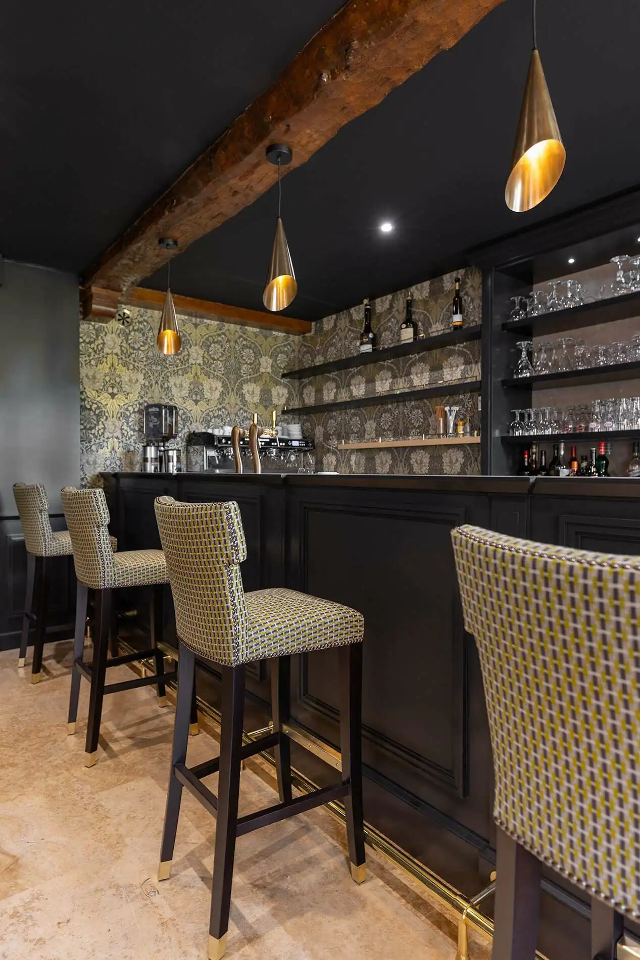 LE bar