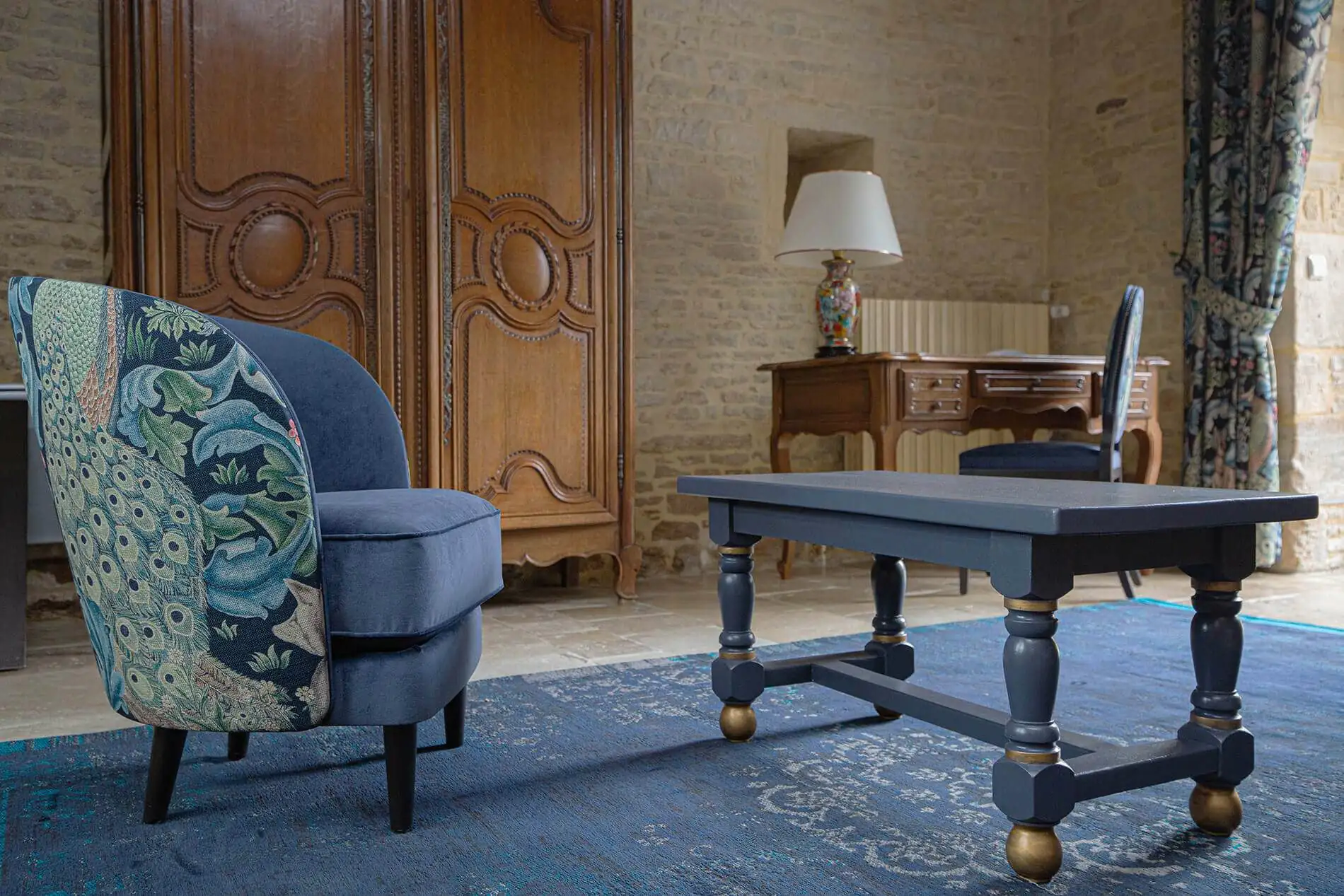 Fauteuil et table basse La rançonnière