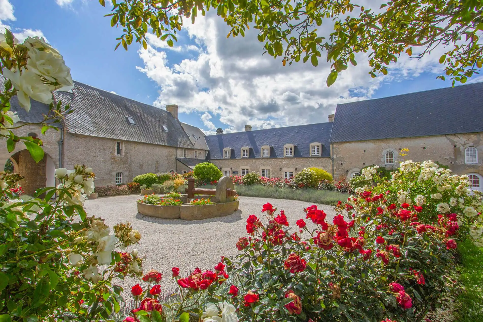 Luxushotel unter der Sonne der Normandie in Ferme de la Ranconniere