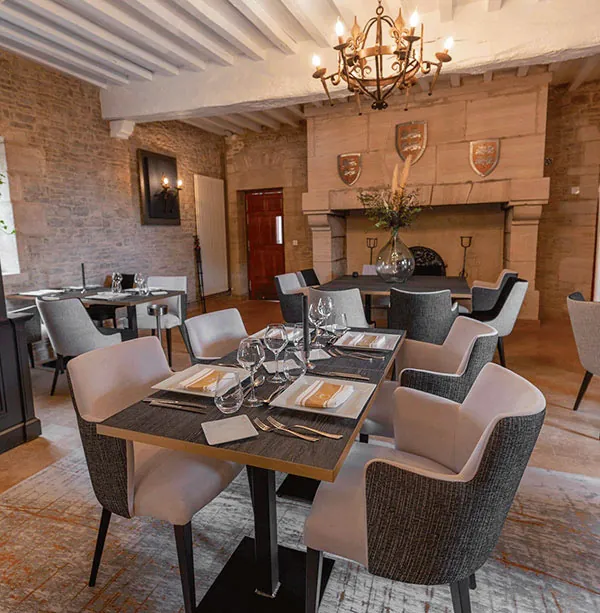 Salle de restaurant pour vos evenements speciaux a l'hotel Ferme de la Ranconniere en Normandie